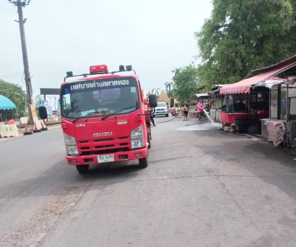 กองสาธารณสุขและสิ่งแวดล้อม ร่วมกับ งานป้องกันฯ สำนักปลัด เทศบาลตำบลตาดทอง ทำความสะอาดบริเวณคลองน้ำ และล้างตลาดสดเทศบาลตำบลตาดทอง ตำบลตาดทอง อำเภอเมืองยโสธร จังหวัดยโสธร