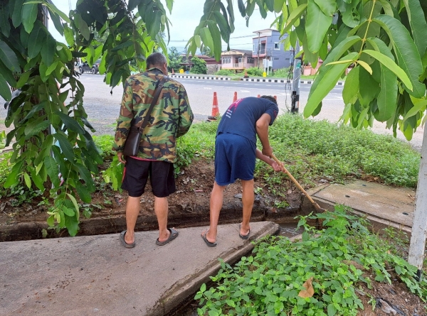 กองสาธารณสุขและสิ่งแวดล้อม ร่วมกับ งานป้องกันฯ สำนักปลัด เทศบาลตำบลตาดทอง ทำความสะอาดบริเวณคลองน้ำ และล้างตลาดสดเทศบาลตำบลตาดทอง ตำบลตาดทอง อำเภอเมืองยโสธร จังหวัดยโสธร