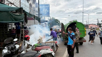 เทศบาลตำบลตาดทอง ลงพื้นที่พ่นหมอกควันป้องกันยุงลาย ลดความเสี่ยงโรคไข้เลือดออกในชุมชนพื้นที่ตำบลตาดทอง อำเภอเมืองยโสธร จังหวัดยโสธร