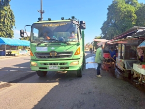 กองสาธารณสุขและสิ่งแวดล้อม ร่วมกับ งานป้องกันฯ สำนักปลัด เทศบาลตำบลตาดทอง ทำความสะอาดขุดลอก ล้างบริเวณคลองน้ำ ในพื้นที่ตำบลตาดทอง อำเภอเมืองยโสธร จังหวัดยโสธร
