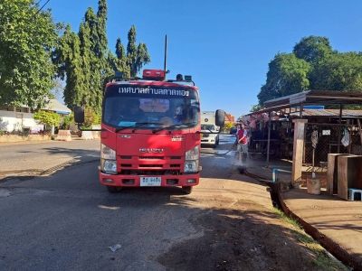 กองสาธารณสุขและสิ่งแวดล้อม ร่วมกับ งานป้องกันฯ สำนักปลัด เทศบาลตำบลตาดทอง ทำความสะอาดบริเวณคลองน้ำ และล้างตลาดสดเทศบาลตำบลตาดทอง ตำบลตาดทอง อำเภอเมืองยโสธร จังหวัดยโสธร