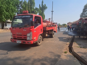 กองสาธารณสุขและสิ่งแวดล้อม ร่วมกับ งานป้องกันฯ สำนักปลัด เทศบาลตำบลตาดทอง ทำความสะอาดล้างบริเวณคลองน้ำและล้างตลาดสดเทศบาลตำบลตาดทอง