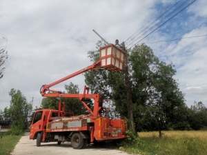 เทศบาลตำบลตาดทอง ลงพื้นที่ซ่อมแซมไฟฟ้าส่องสว่างสาธารณะในพื้นที่ตำบลตาดทอง อำเภอเมืองยโสธร จังหวัดยโสธร