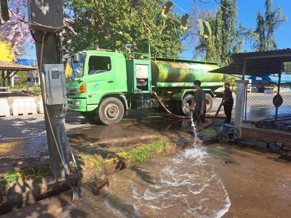 กองสาธารณสุขและสิ่งแวดล้อม ร่วมกับ งานป้องกันฯ สำนักปลัด เทศบาลตำบลตาดทอง ทำความสะอาดบริเวณคลองน้ำ และล้างตลาดสดเทศบาลตำบลตาดทอง ตำบลตาดทอง อำเภอเมืองยโสธร จังหวัดยโสธร