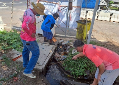 กองสาธารณสุขและสิ่งแวดล้อม ร่วมกับ งานป้องกันฯ สำนักปลัด เทศบาลตำบลตาดทอง ทำความสะอาดบริเวณคลองน้ำ และล้างตลาดสดเทศบาลตำบลตาดทอง ตำบลตาดทอง อำเภอเมืองยโสธร จังหวัดยโสธร