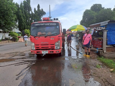 กองสาธารณสุขและสิ่งแวดล้อม ร่วมกับ งานป้องกันฯ สำนักปลัด เทศบาลตำบลตาดทอง ทำความสะอาดบริเวณคลองน้ำ และล้างตลาดสดเทศบาลตำบลตาดทอง ตำบลตาดทอง อำเภอเมืองยโสธร จังหวัดยโสธร