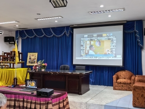 เทศบาลตำบลตาดทองจัดกิจกรรมเจริญจิตตภาวนา เพื่อถวายเป็นพระราชกุศลเนื่องในโอกาสวันเฉลิมพระชนมพรรษาสมเด็จพระนางเจ้าสิริกิติ์ พระบรมราชินีนาถ พระบรมราชชนนีพันปีหลวง ผ่านสื่ออิเล็กทรอนิกส์ออนไลน์ ระบบ Zoom