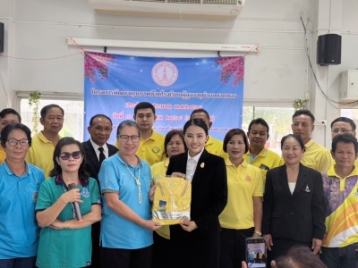 มอบเสื้อให้กับนักเรียนผู้สูงอายุ เพื่อใช้ทำกิจกรรมต่างๆในโรงเรียนผู้สูงอายุตำบลตาดทอง อำเภอเมืองยโสธร จังหวัดยโสธร